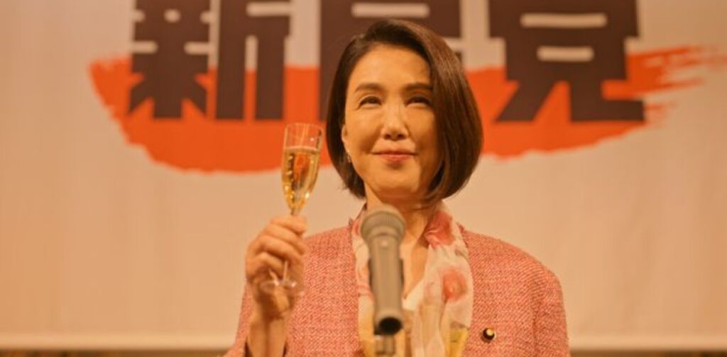 政界の中枢に立った向井瞳子. 出典: シネマトゥデイ