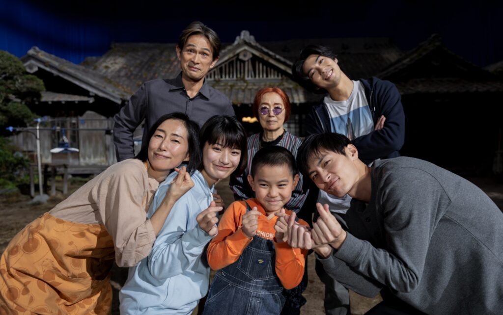 「忍びの家」のキャストたち. 出典: About Netflix