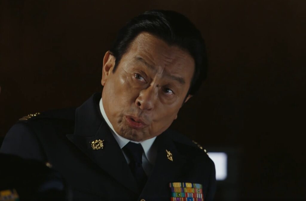 金田明夫さんが演じる人物は、一般の別班員ではなく、最高司令部に同席できる立場として登場