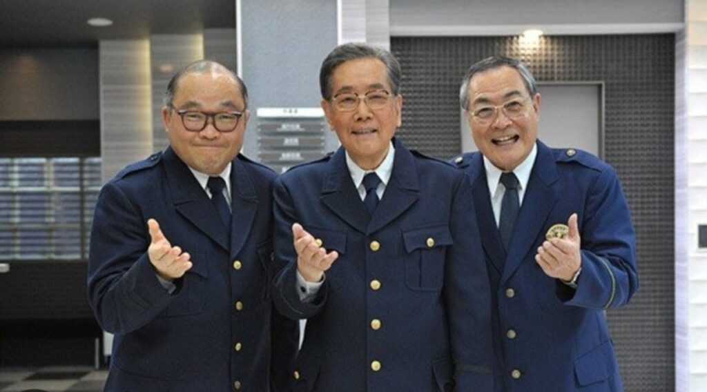 北村総一朗さんが演じる神田は、テレビシリーズ開始時の湾岸署長。斉藤暁さんが演じる秋山は、その神田を支える副署長でした。小野武彦さんが演じる刑事課長・袴田を加えた管理職3人