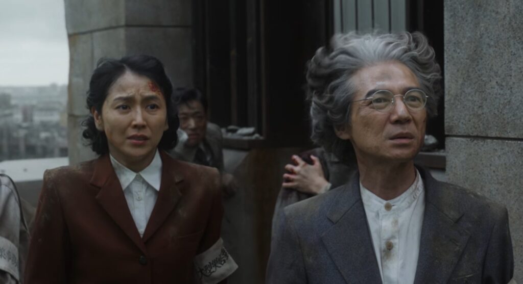 野田健治(吉岡秀隆さん)と青山真琴(長澤まさみさん):『ゴジラ-0.0』ワンシーン